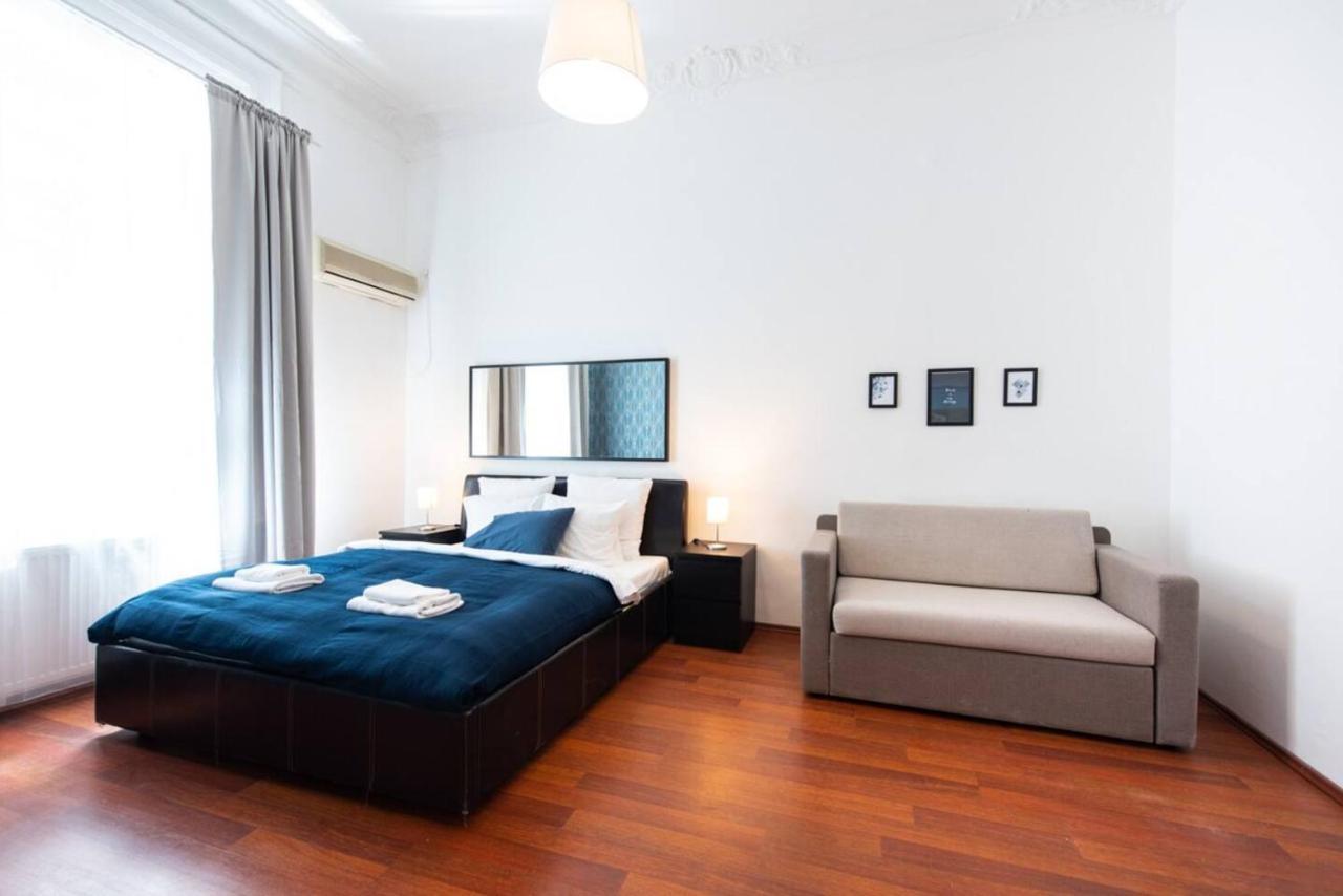 Very Central Convenient Large Ac Place Budapest Exteriör bild