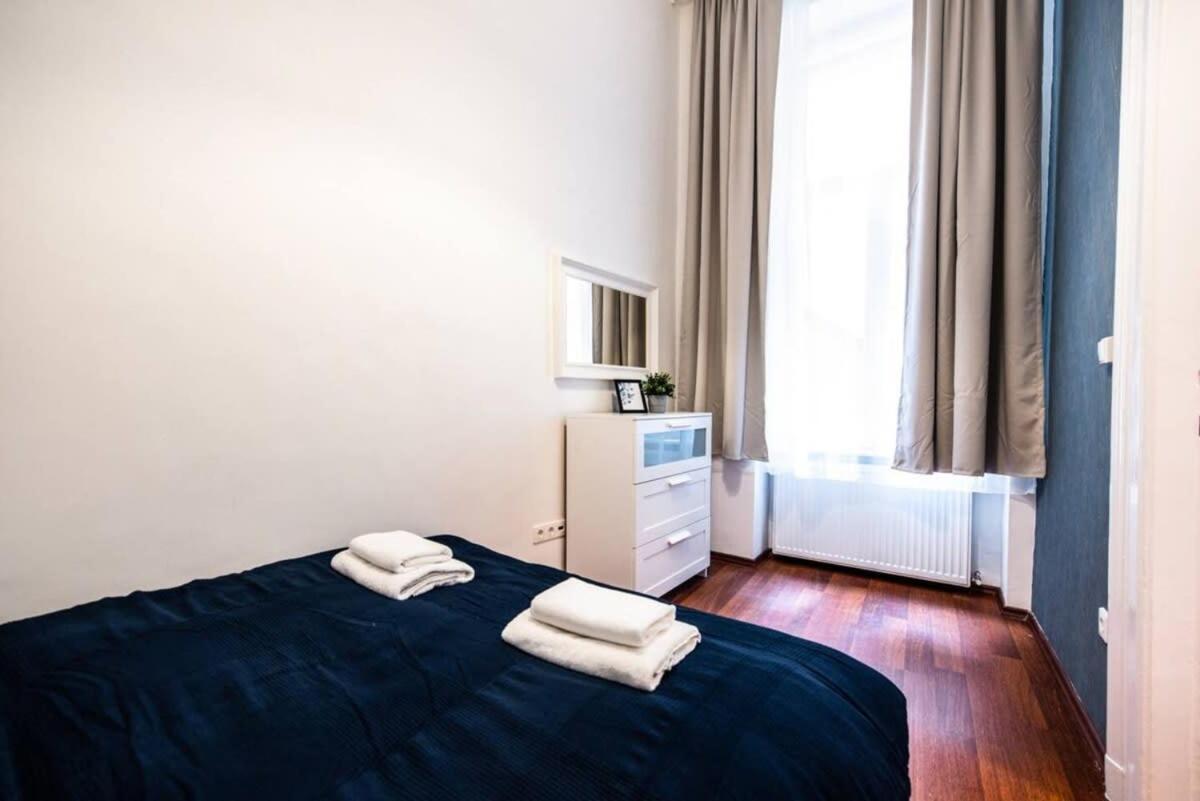 Very Central Convenient Large Ac Place Budapest Exteriör bild