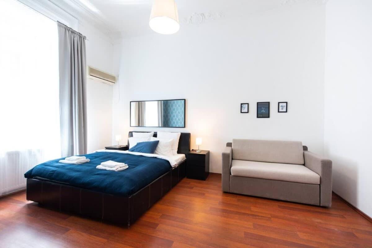 Very Central Convenient Large Ac Place Budapest Exteriör bild