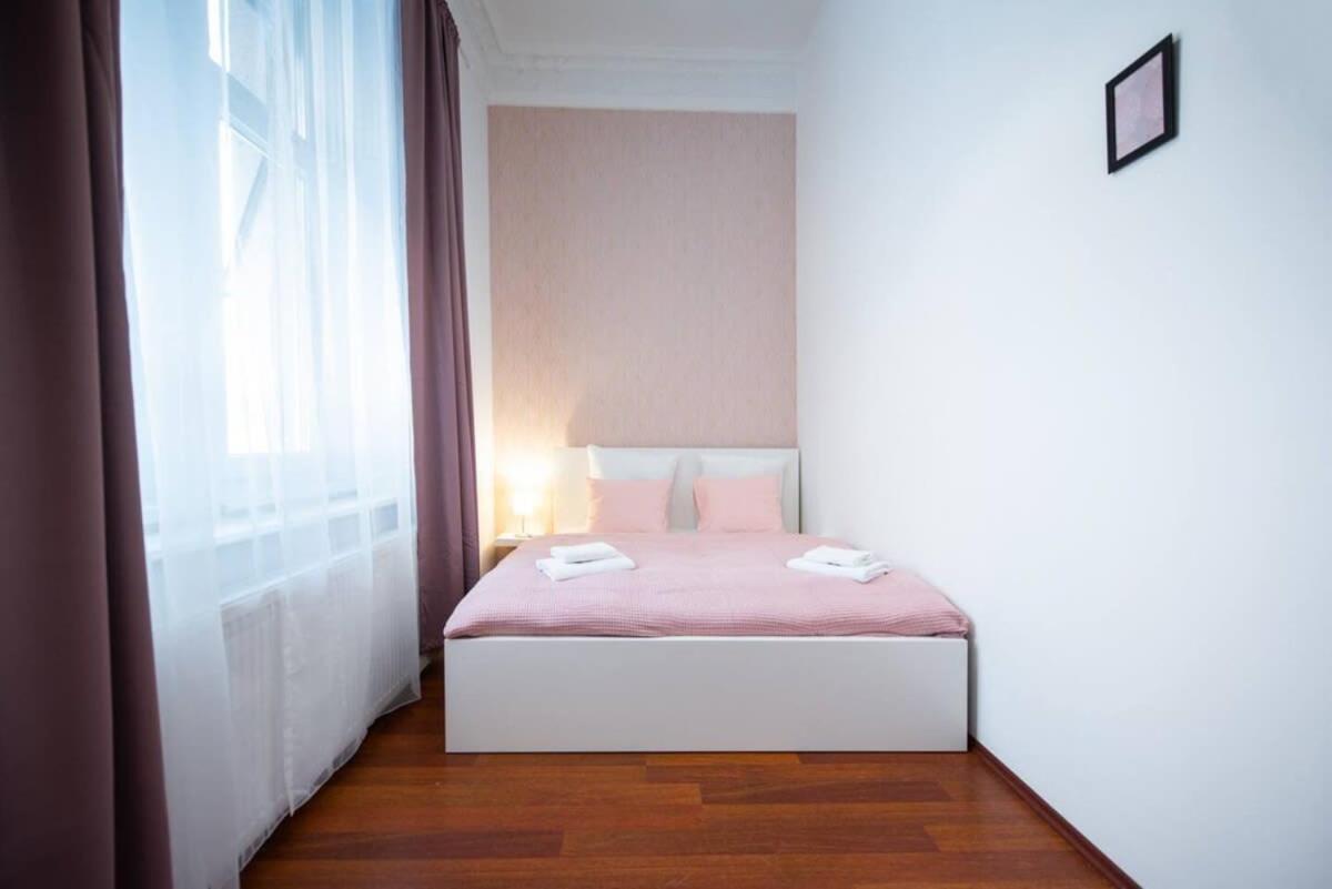 Very Central Convenient Large Ac Place Budapest Exteriör bild
